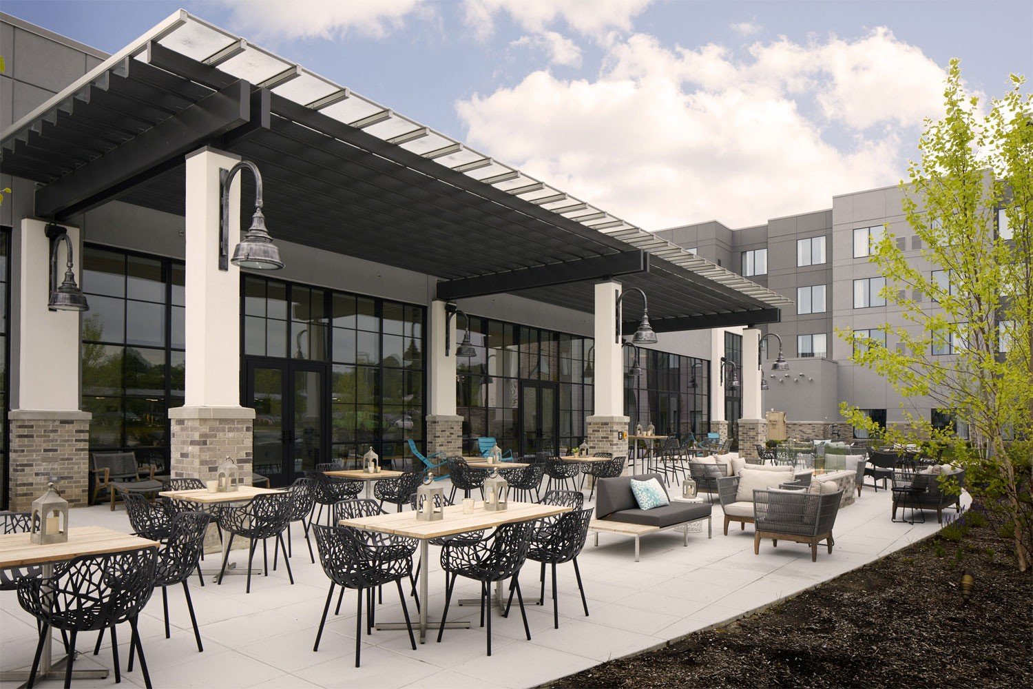 Archer Hotel Florham Park - AKB outdoor patio seating