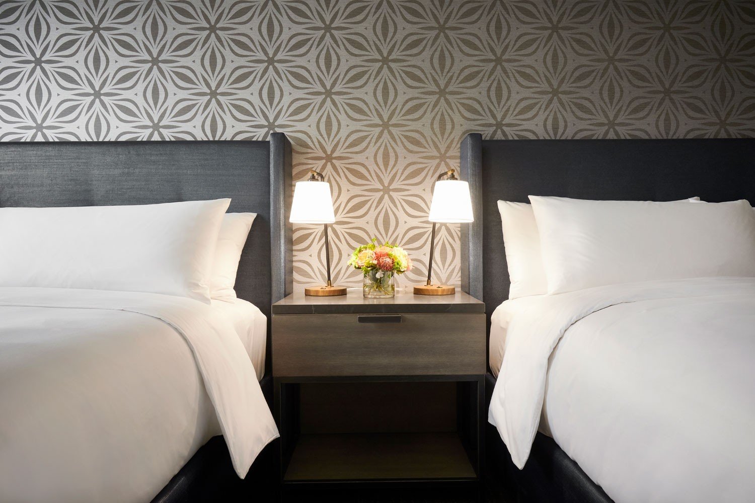 Archer Hotel Tysons - Double King bed nightlight with flowers