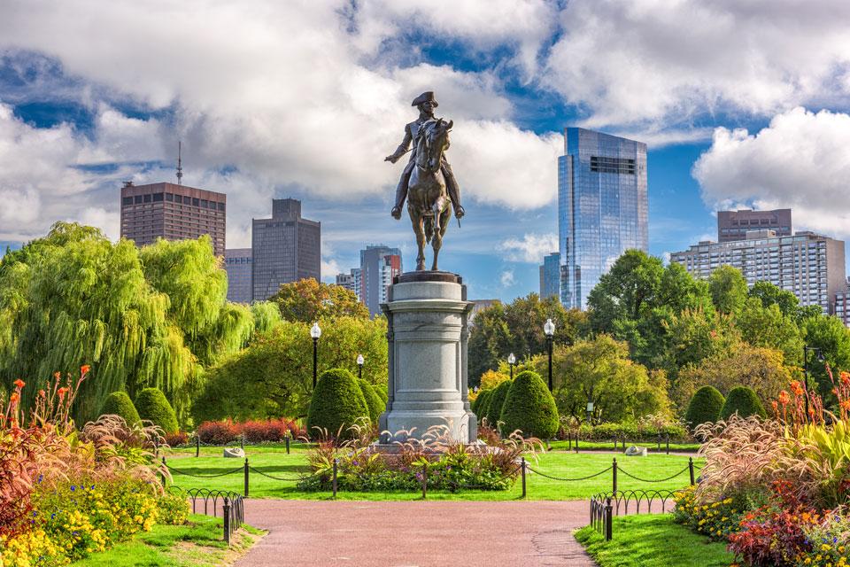 George Washington Statue in the Commons Park with the city in the background